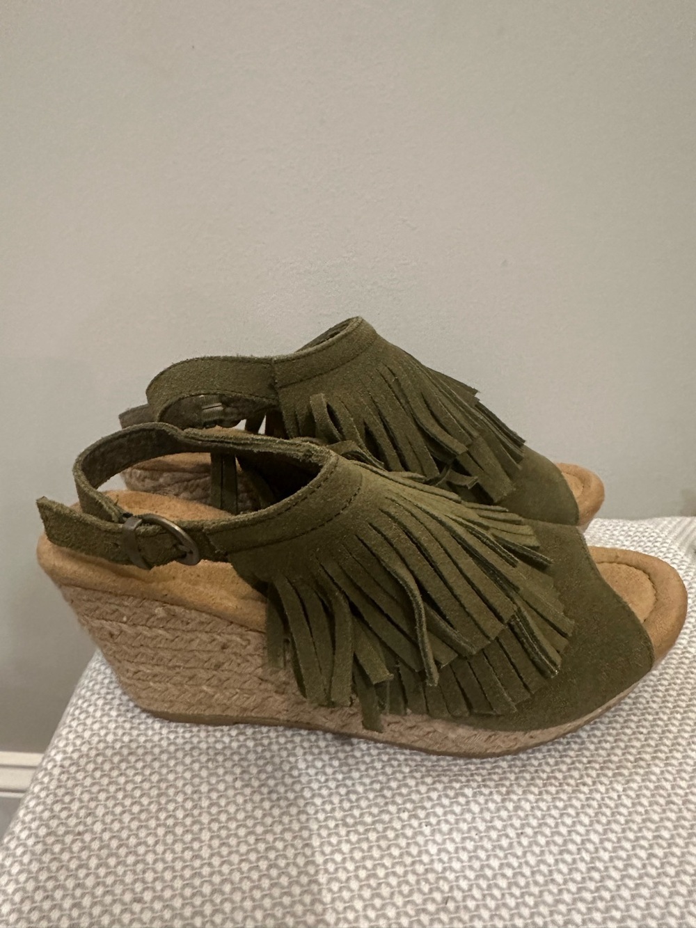 Minnetonka Ashley Olive Green Suede Fringe Espadrille Wedge Sandals 8 Coachella